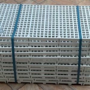 ESTRADO BRANCO 25CM X 25CM em Extrema MG