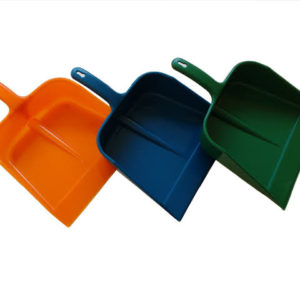 PÁ PARA LIXO PLÁSTICA CABO CURTO em Extrema MG