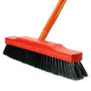 VASSOURA DE PELO SINTÉTICO 40 CM em Extrema MG